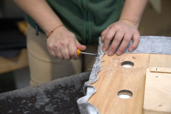 VERWENDETE MATERIALIEN FÜR PRODUKTE MIT HOLZBEINEN